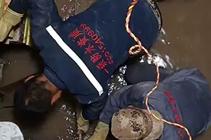 白沙电梯井堵漏施工视频